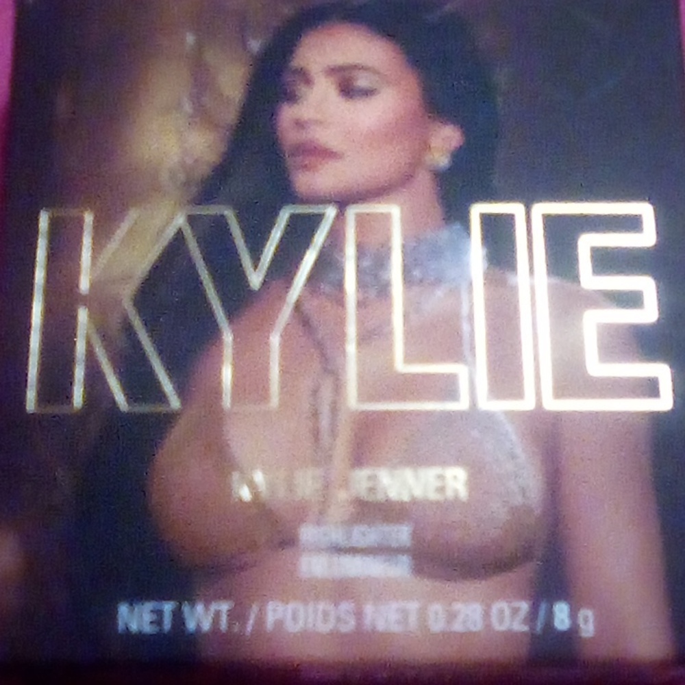 Kylie 24 bday edition highlighter good as gold rare new